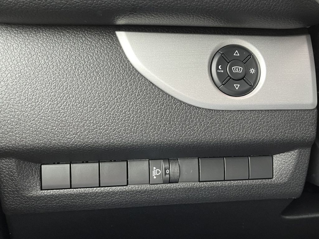 Peugeot Traveller 2021