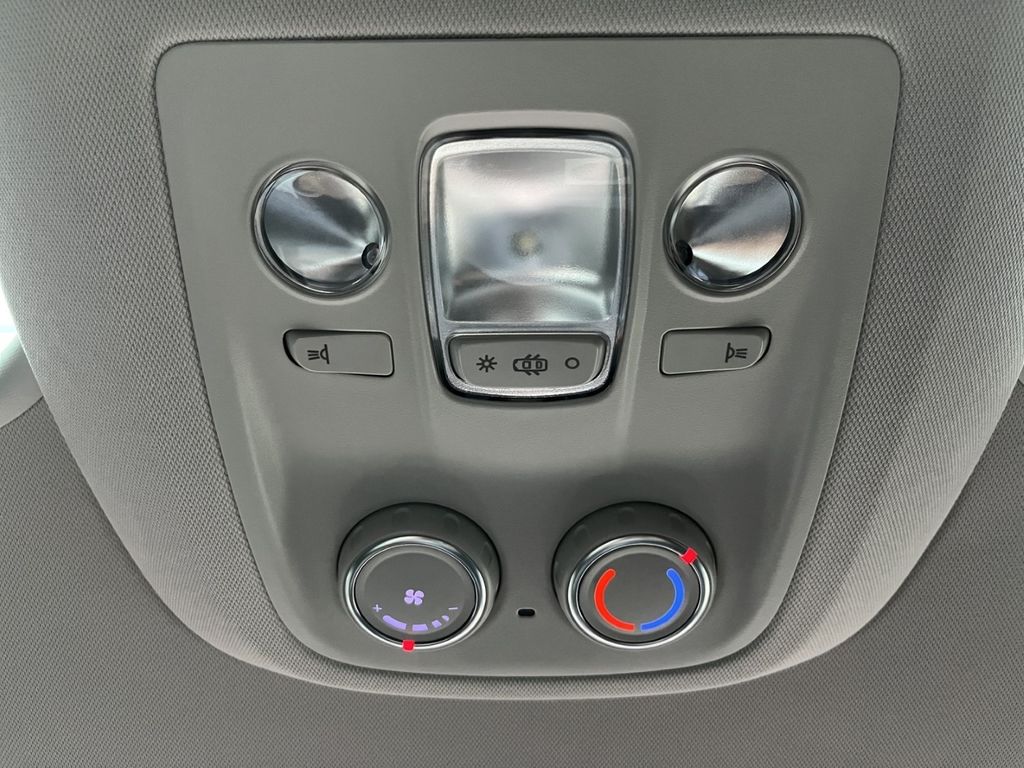 Peugeot Traveller 2021