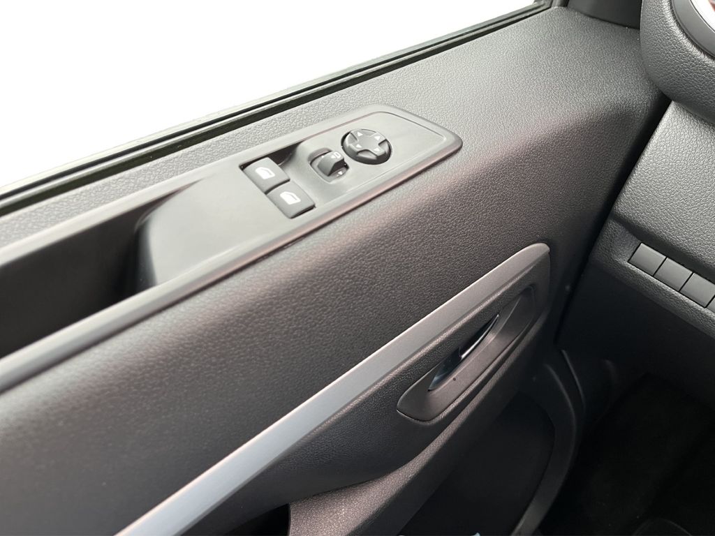 Peugeot Traveller 2021