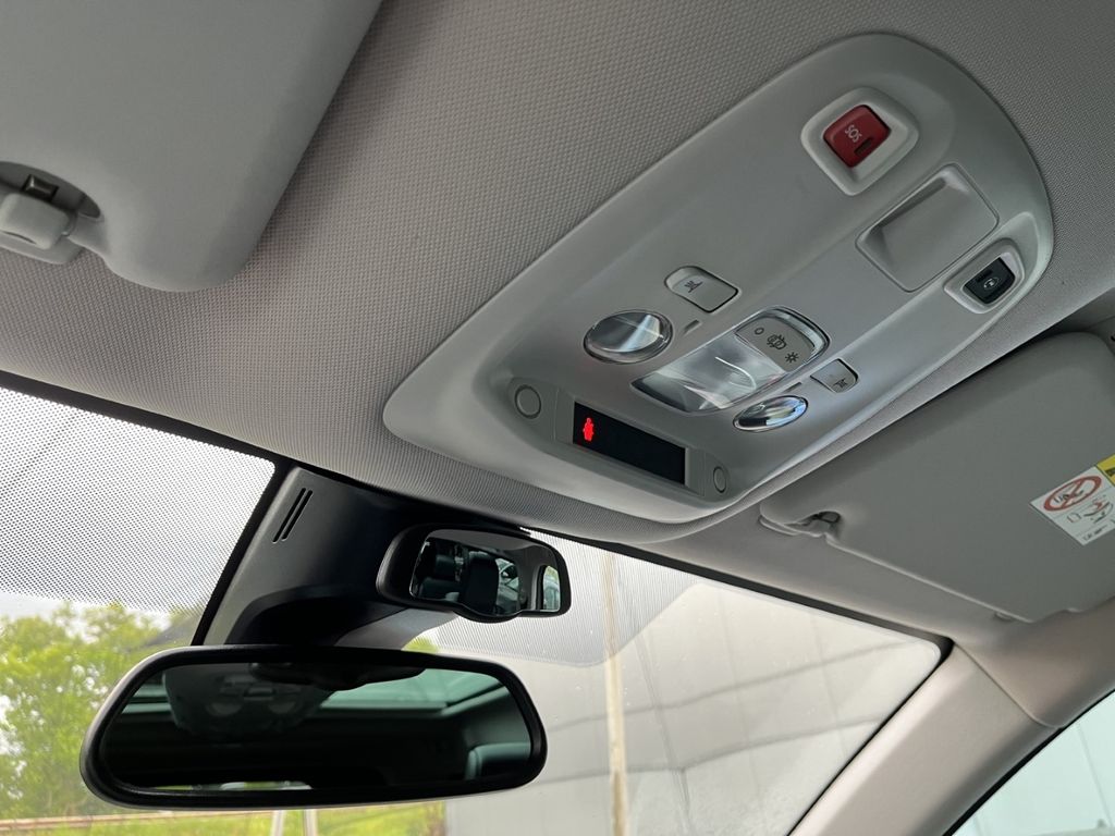 Peugeot Traveller 2021