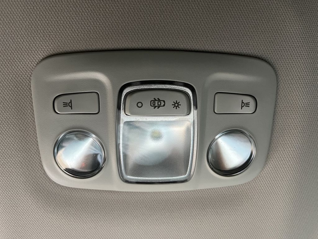 Peugeot Traveller 2021