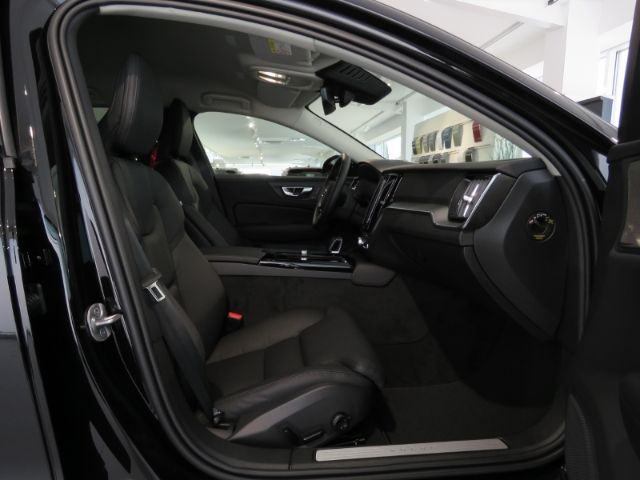 Volvo V60 2025