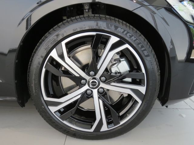 Volvo V60 2025