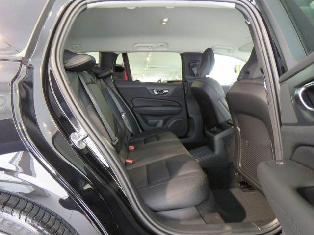 Volvo V60 2025