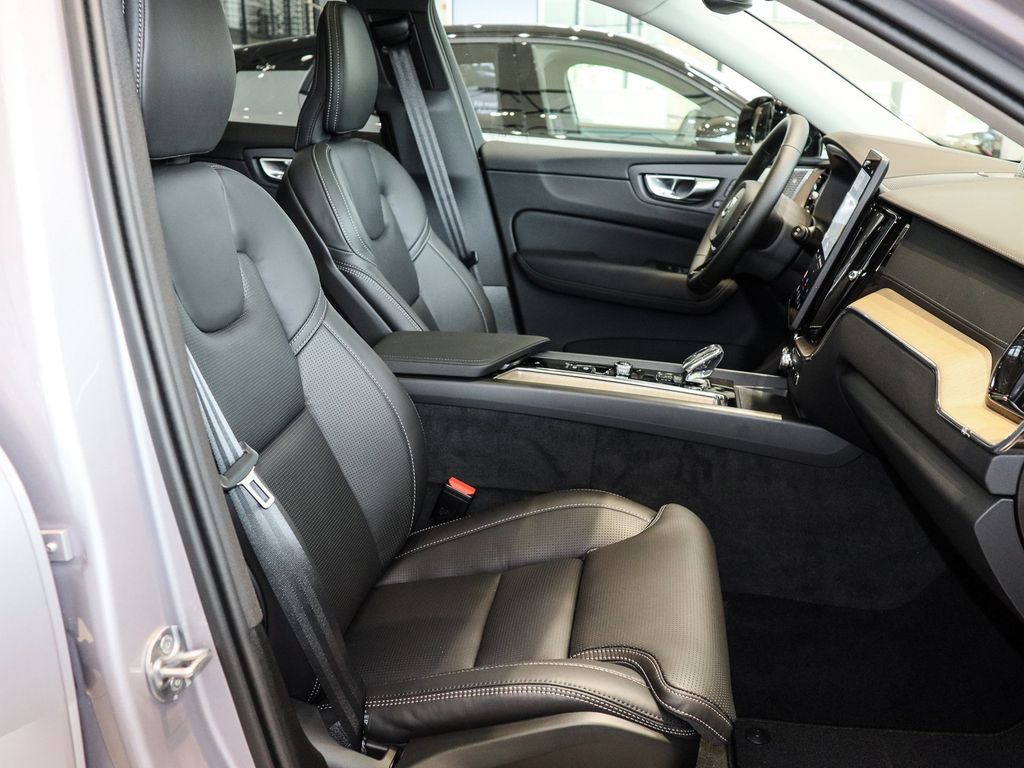 Volvo XC60 2025