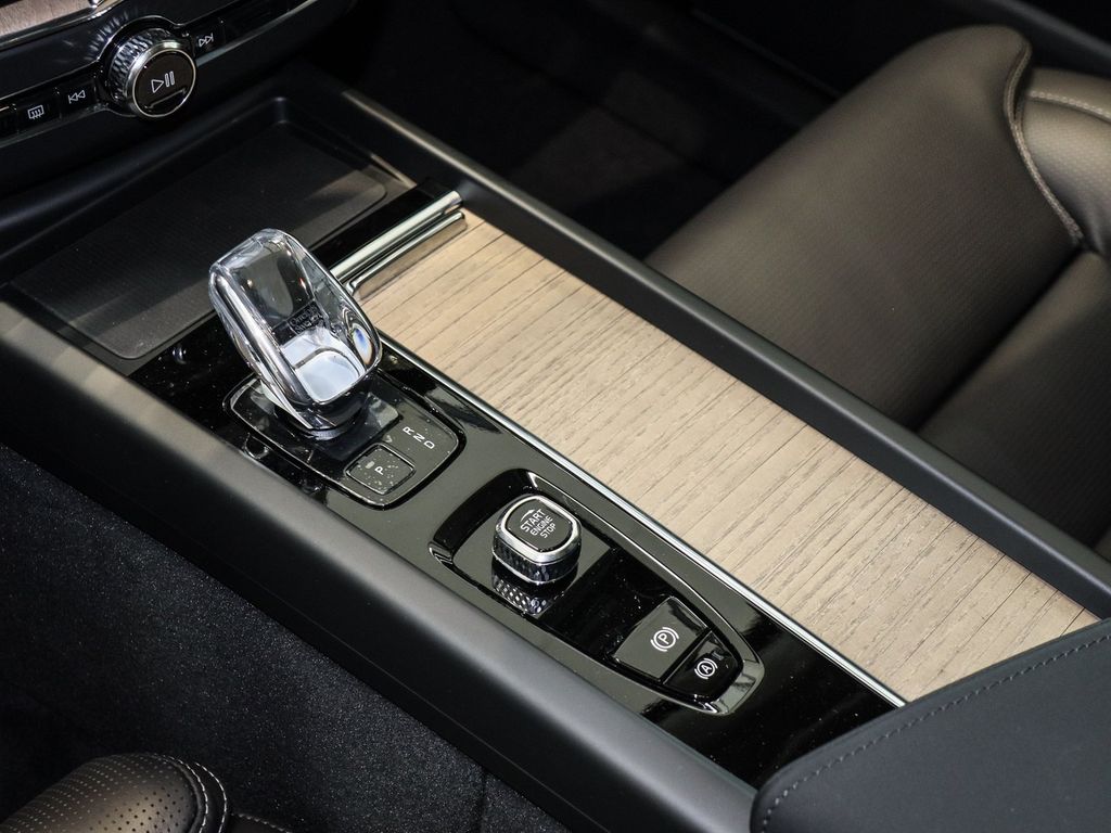 Volvo XC60 2025