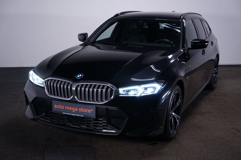 BMW 330 2023