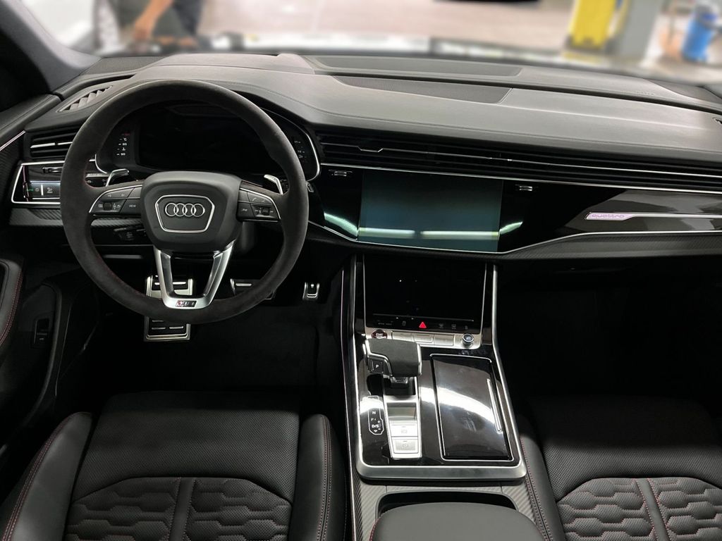 Audi RSQ8
