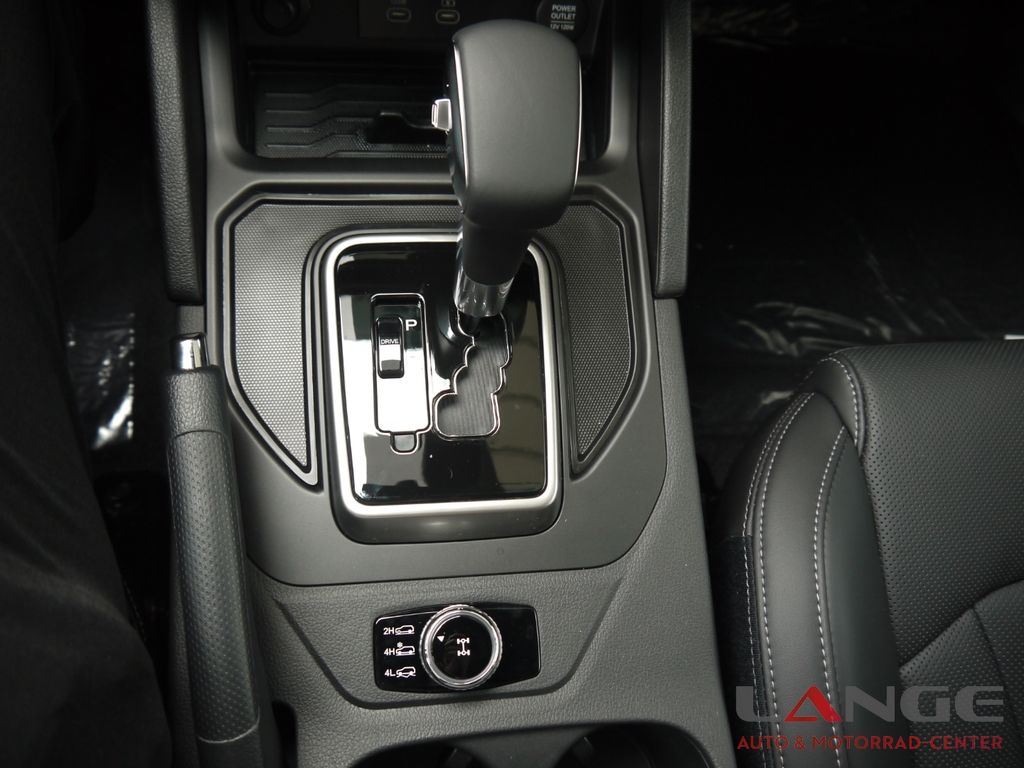 KGM Musso Grand 2025