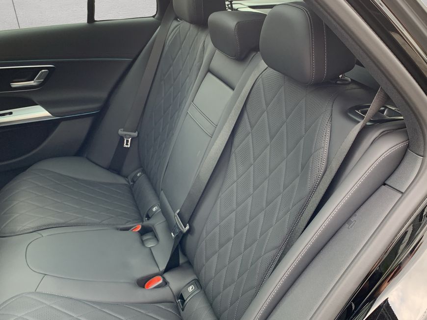 Mercedes-Benz E 300 2025