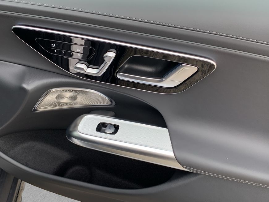 Mercedes-Benz E 300 2025