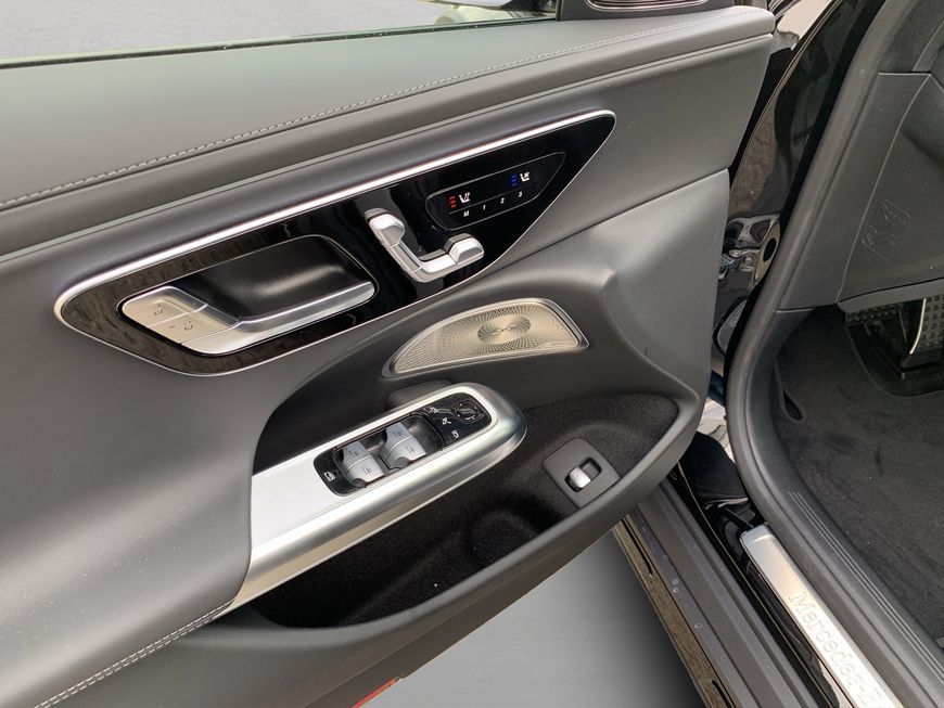 Mercedes-Benz E 300 2025