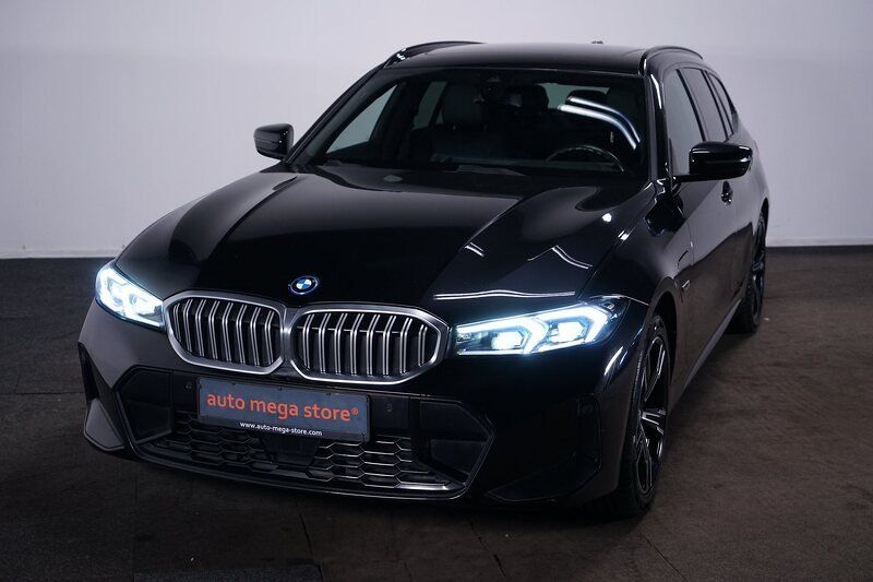 BMW 330 2023