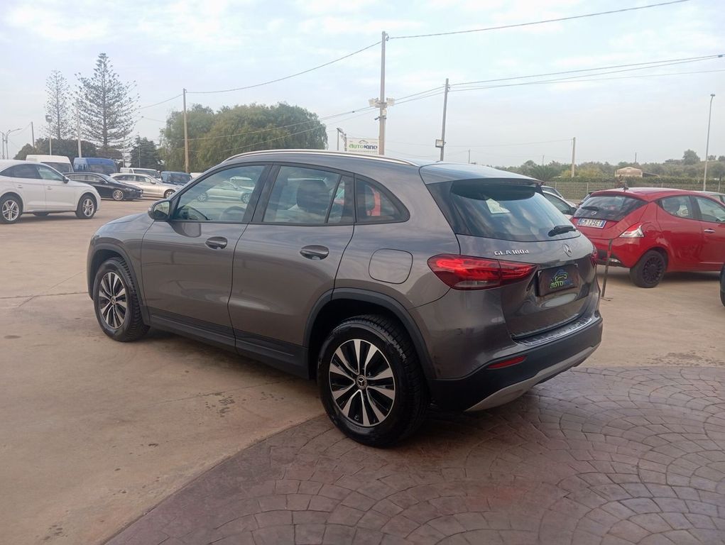 Mercedes-Benz GLA 180 2022