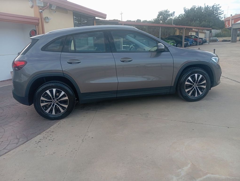 Mercedes-Benz GLA 180 2022