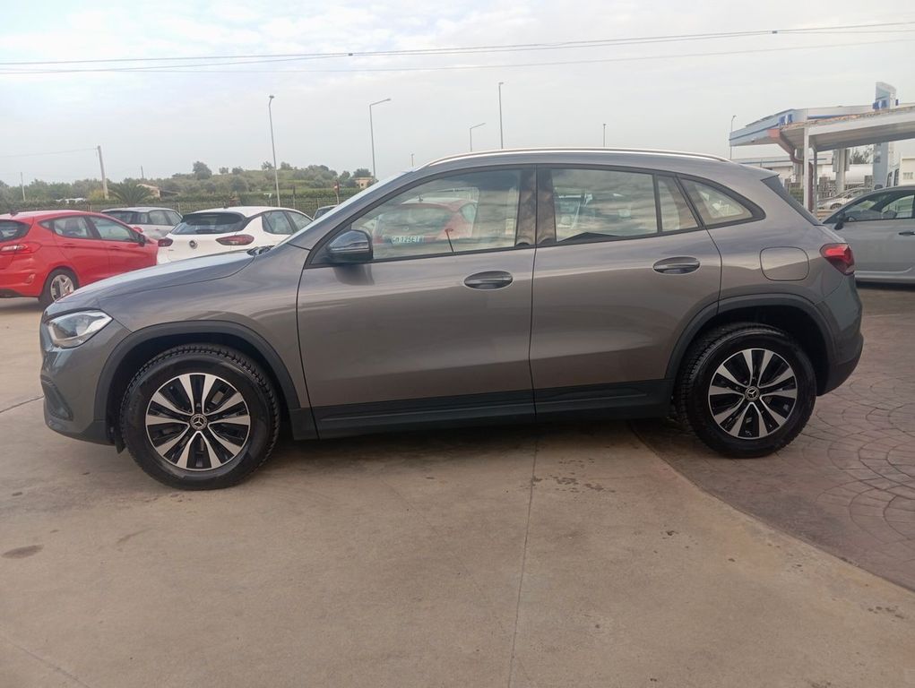 Mercedes-Benz GLA 180 2022