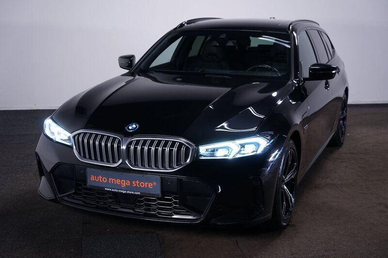 BMW 330 2023