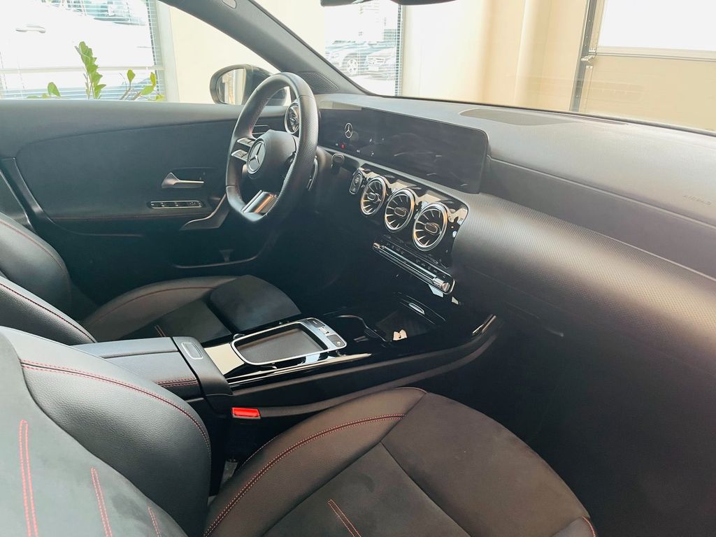 Mercedes-Benz A 220 2023