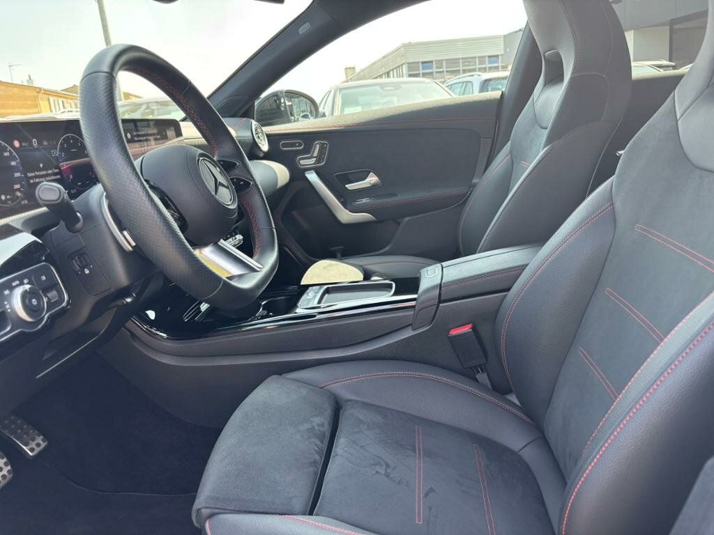 Mercedes-Benz CLA 200 2024