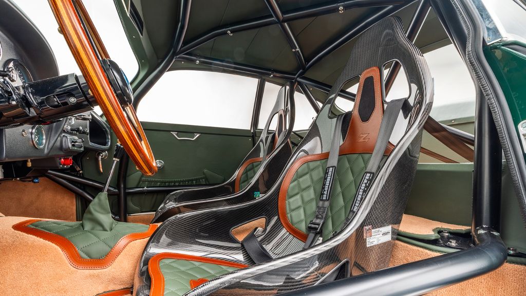 Aston Martin DB 2019