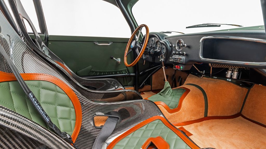 Aston Martin DB 2019