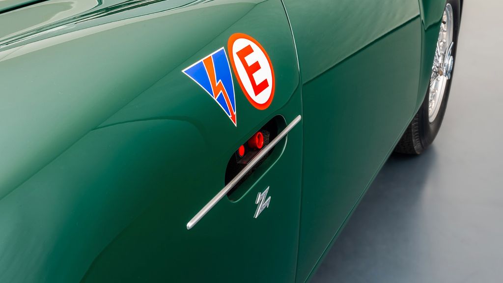 Aston Martin DB 2019