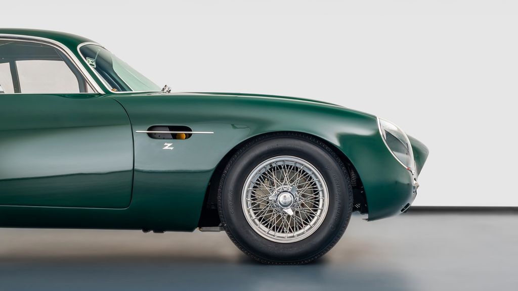 Aston Martin DB 2019