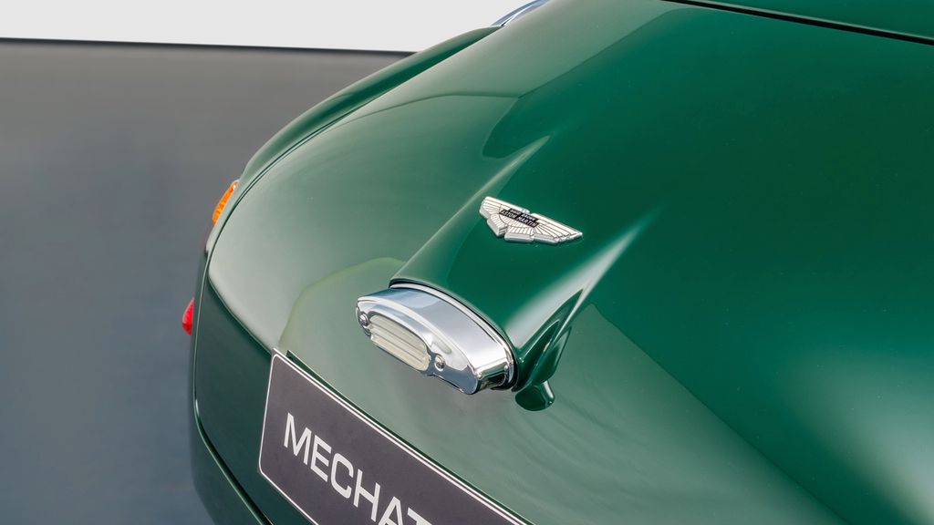 Aston Martin DB 2019