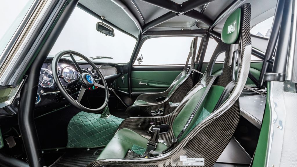 Aston Martin DB 2018