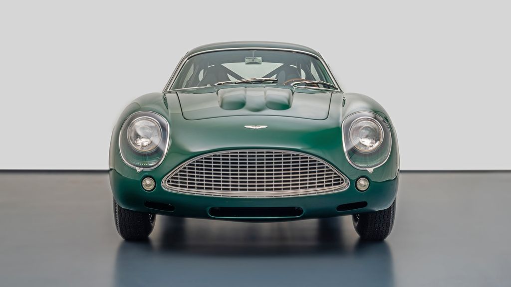 Aston Martin DB 2019
