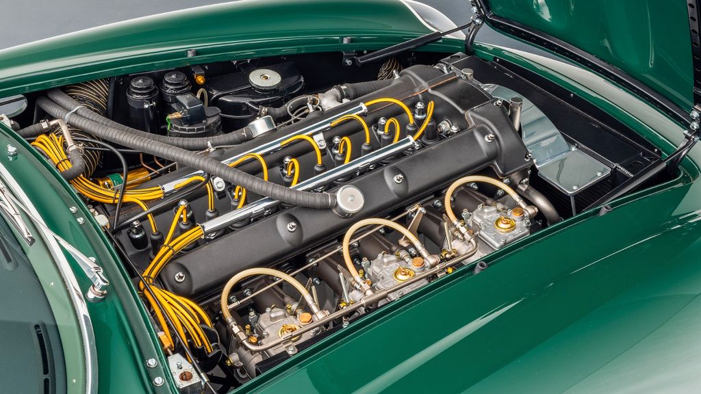 Aston Martin DB 2019