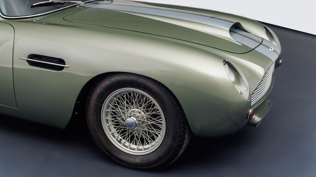 Aston Martin DB 2018