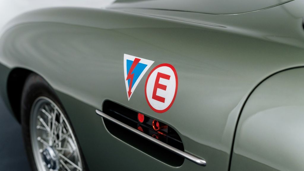 Aston Martin DB 2018