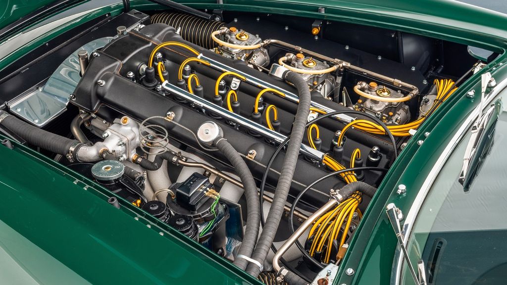 Aston Martin DB 2019