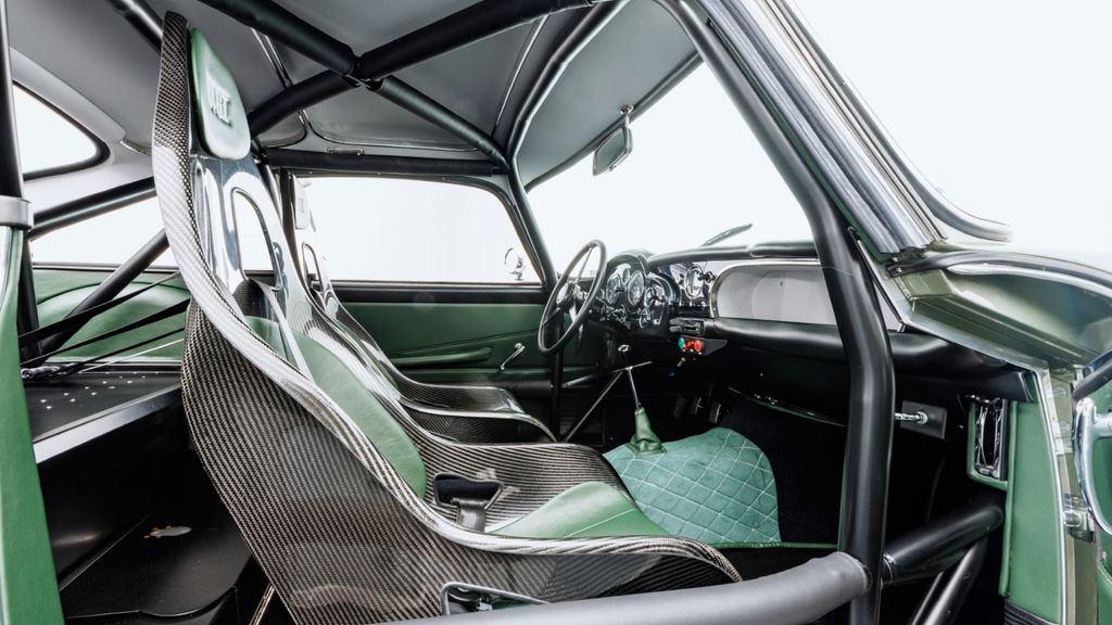 Aston Martin DB 2018