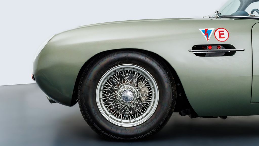 Aston Martin DB 2018