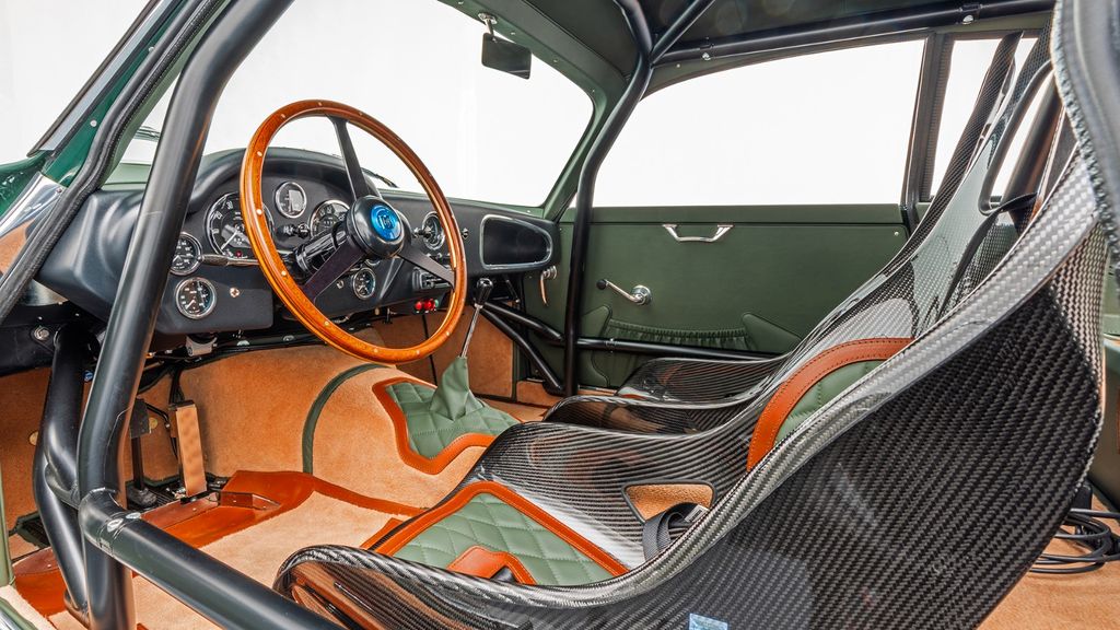 Aston Martin DB 2019