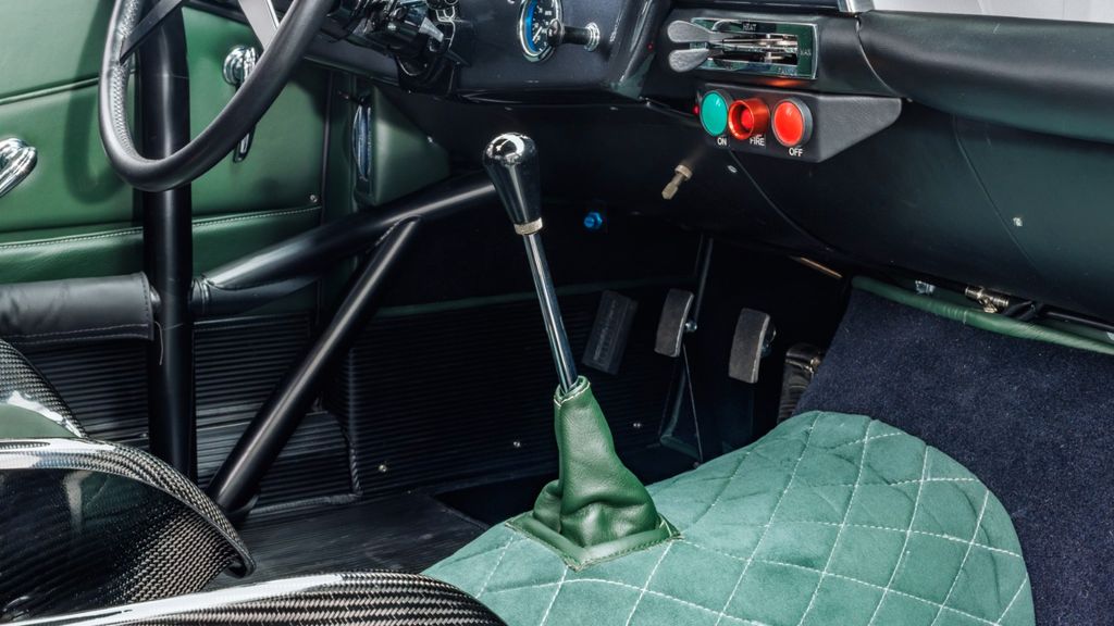 Aston Martin DB 2018