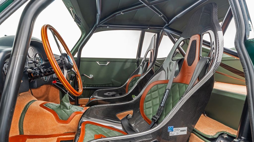 Aston Martin DB 2019