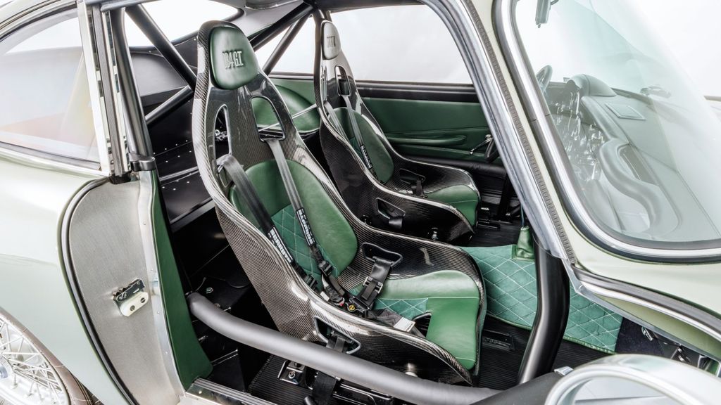 Aston Martin DB 2018