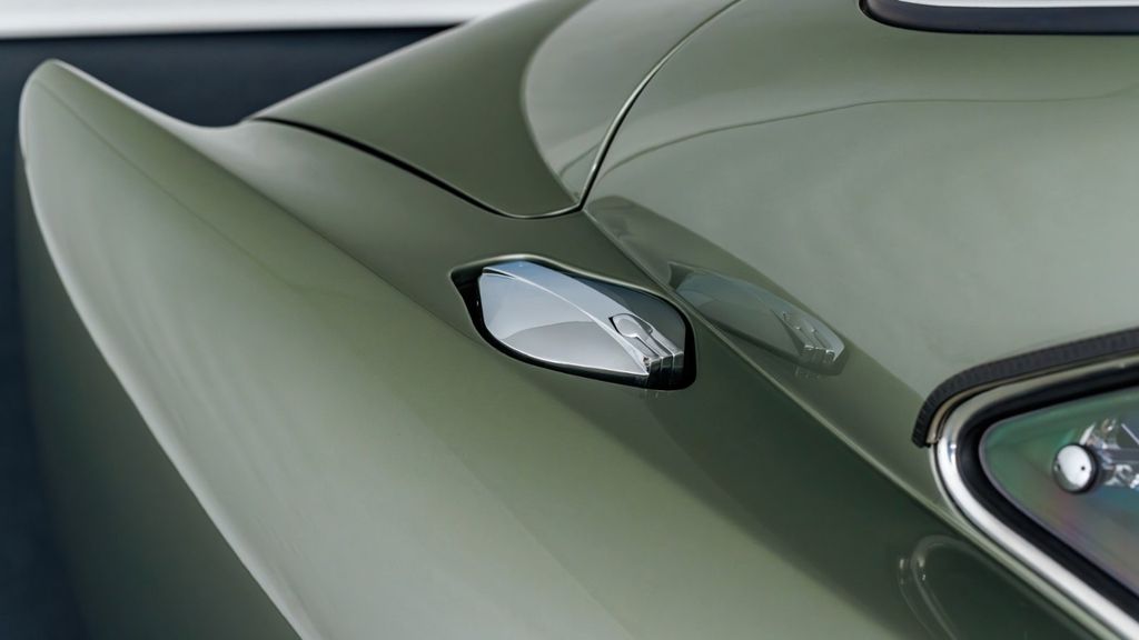 Aston Martin DB 2018