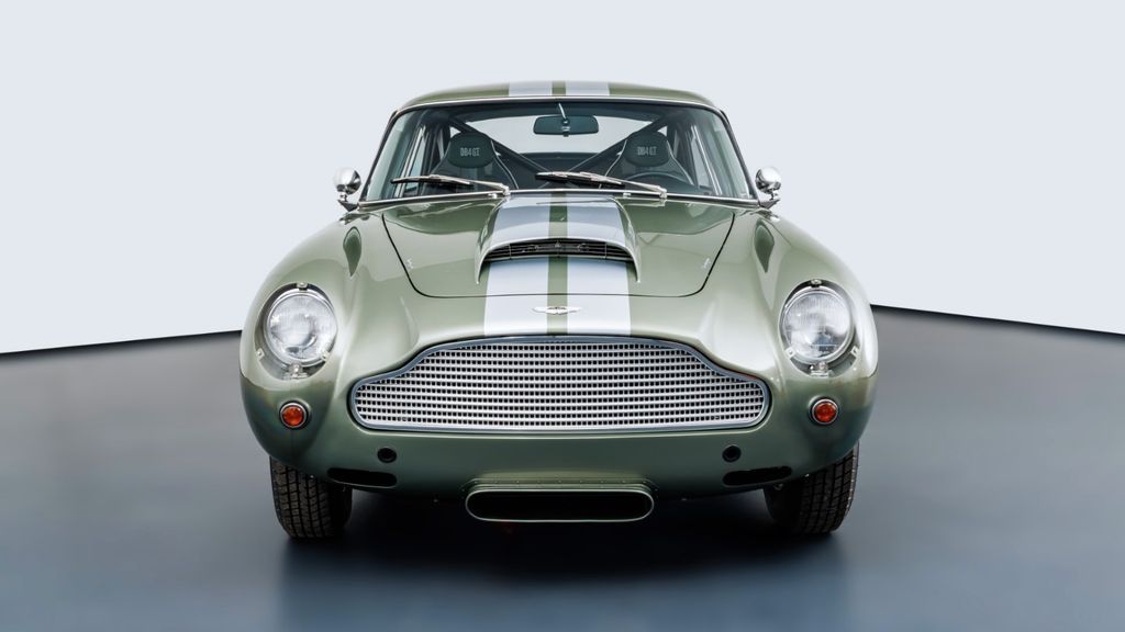 Aston Martin DB 2018