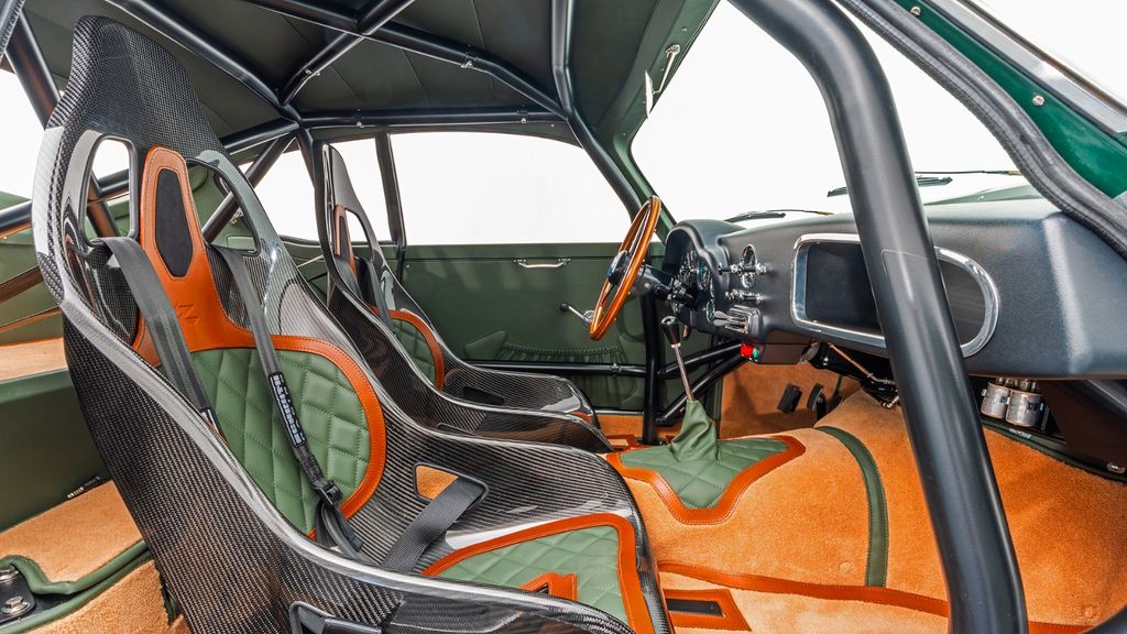 Aston Martin DB 2019