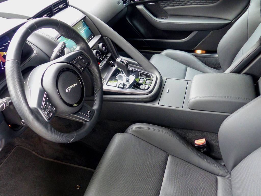 Jaguar F-Type 2024
