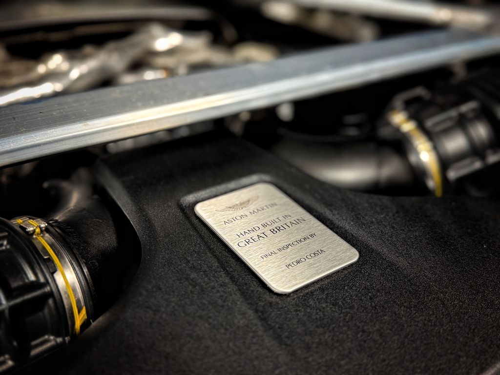 Aston Martin V8 Vantage 2023
