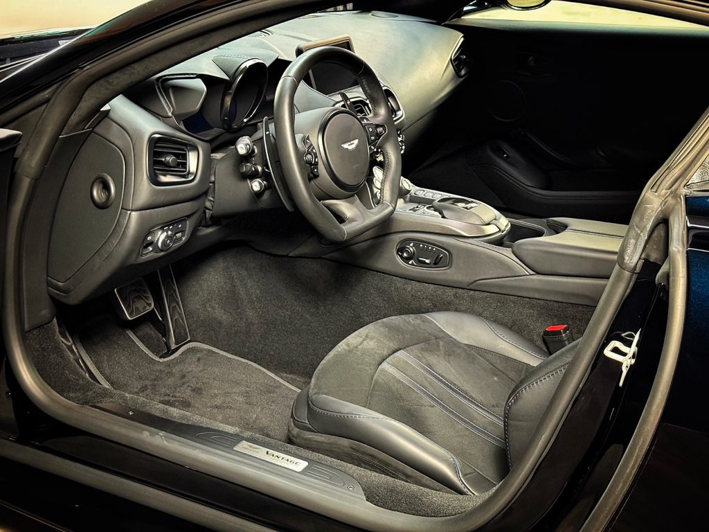 Aston Martin V8 Vantage 2023