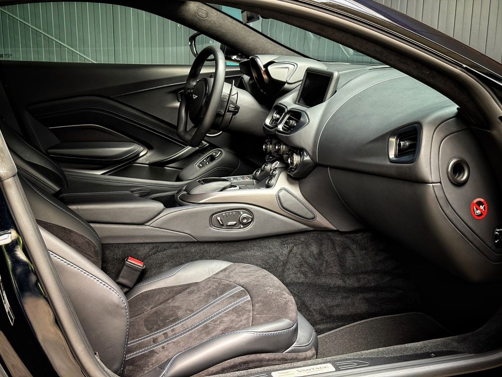 Aston Martin V8 Vantage 2023