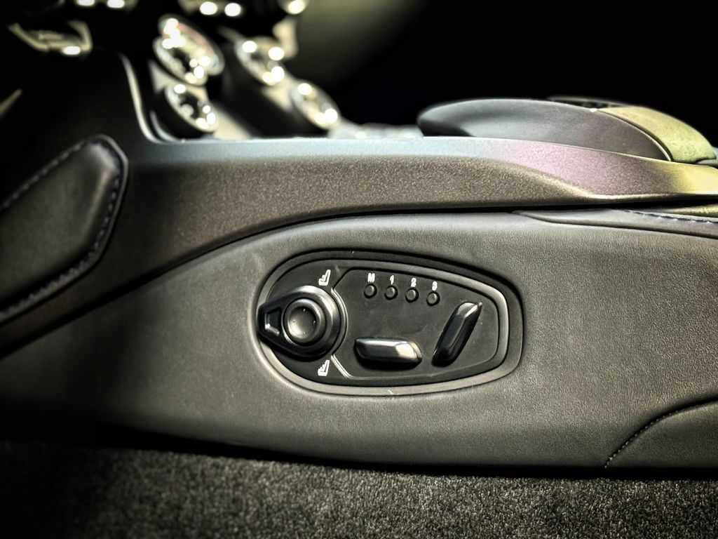 Aston Martin V8 Vantage 2023