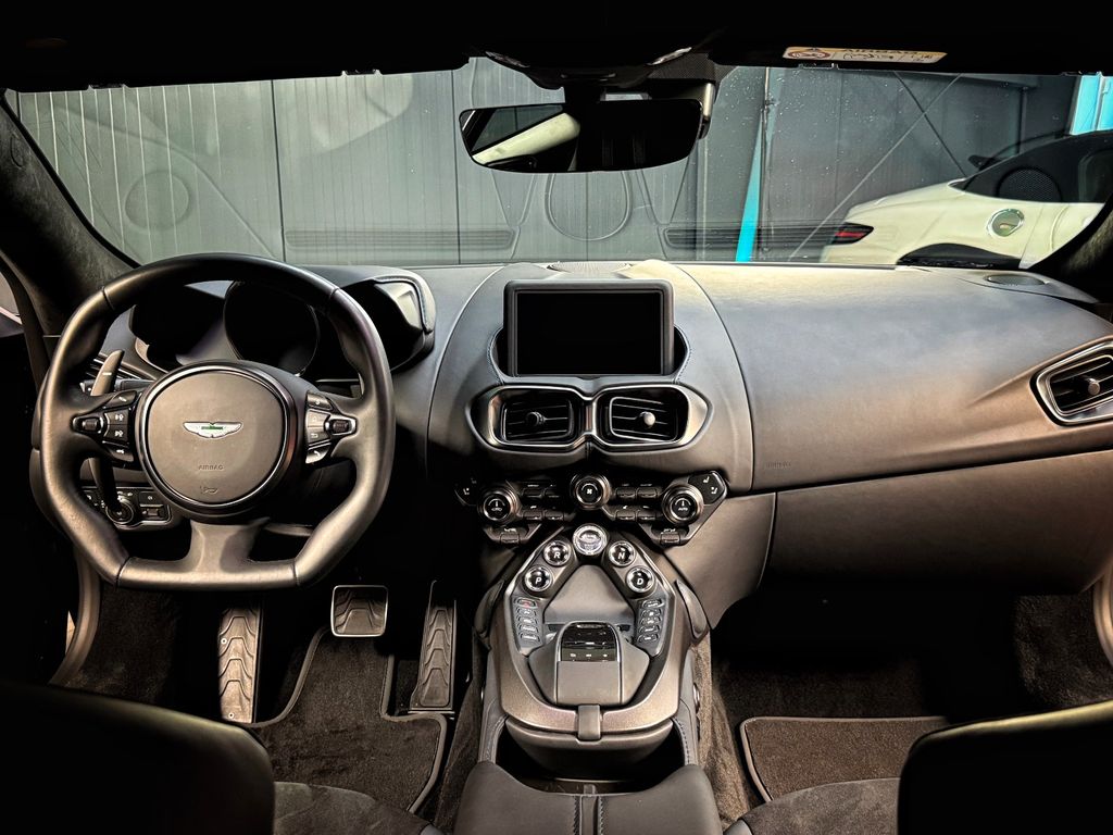 Aston Martin V8 Vantage 2023