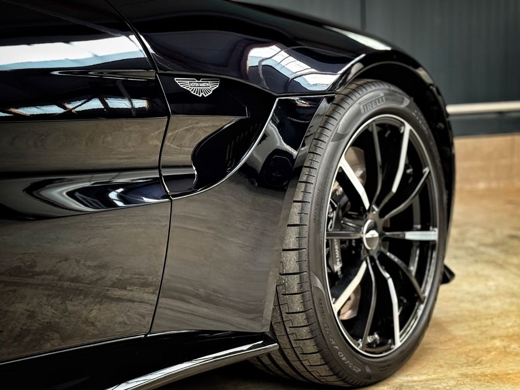 Aston Martin V8 Vantage 2023